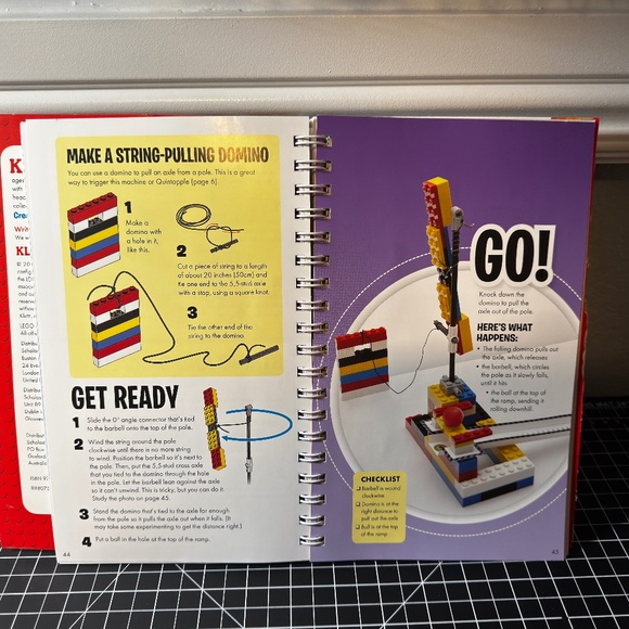 Lego Klutz Activity Books Chain Reactions, Gear Bots and Gadgets - Picture 6 of 8